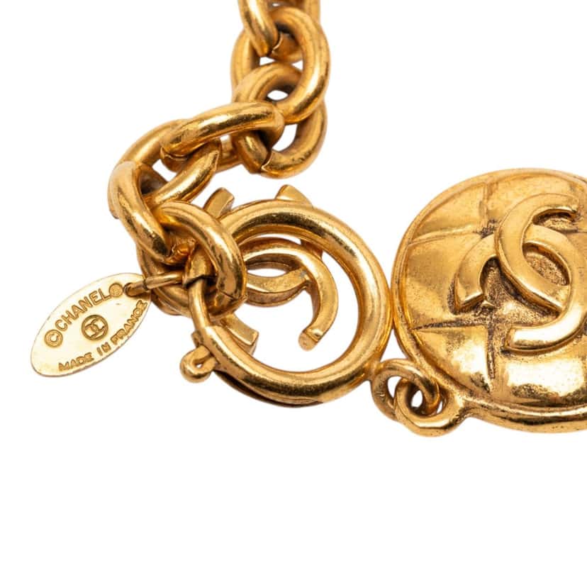 Chanel CC Gold Plated Quilted Medallion Necklace Gold Metal Very good condition - Box View