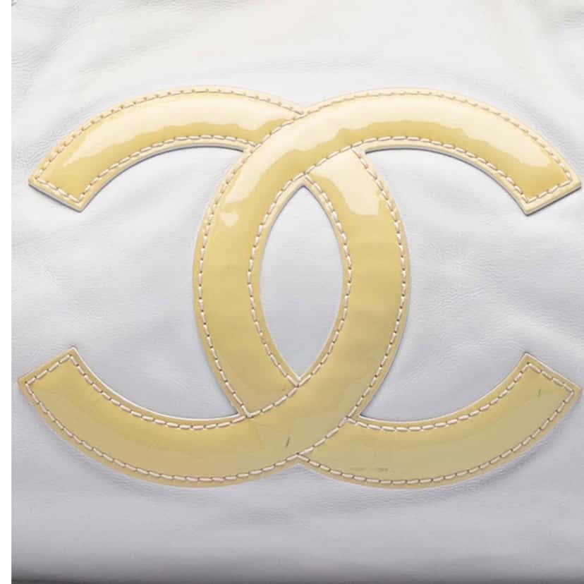 Chanel Calfskin Modern Chain Rhodoid East West Tote White Leather Very good condition - Box View