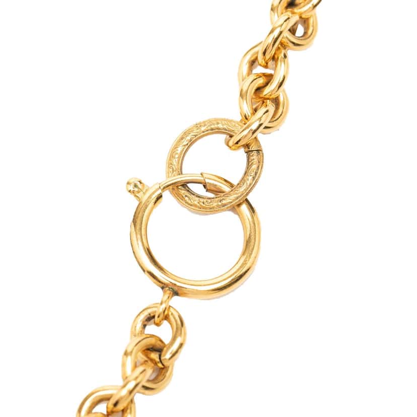 Chanel CC Gold Plated Round Pendant Necklace Gold Metal Very good condition - Box View