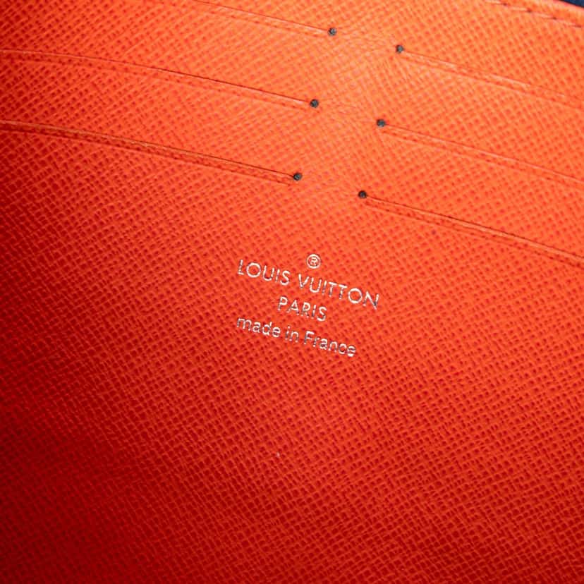 Louis Vuitton Epi Pochette Voyage MM Blue Leather Never worn, with tag - Box View