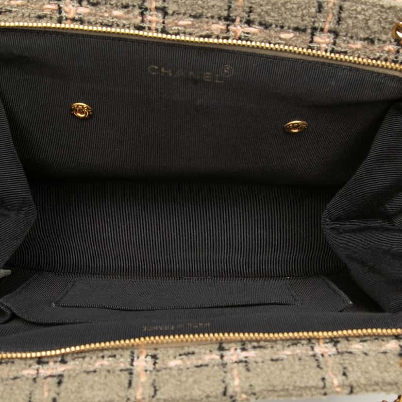 Chanel Multicolor Tweed and Leather Quadrato Box Shoulder Bag Beige Very good condition - Model View