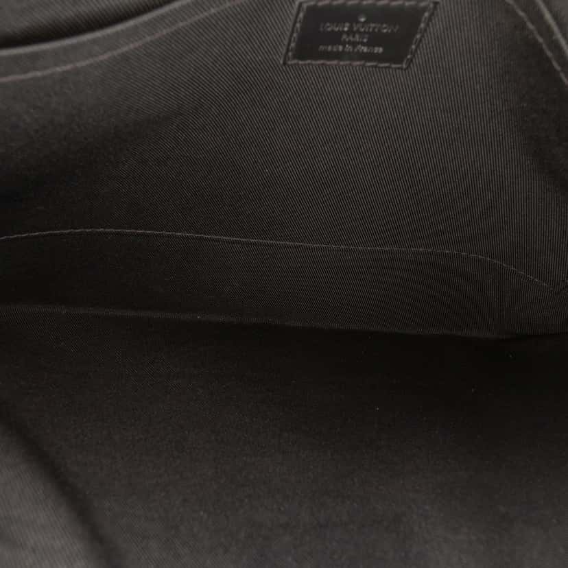 Louis Vuitton Monogram Eclipse Discovery Pochette GM Black Very good condition - Model View