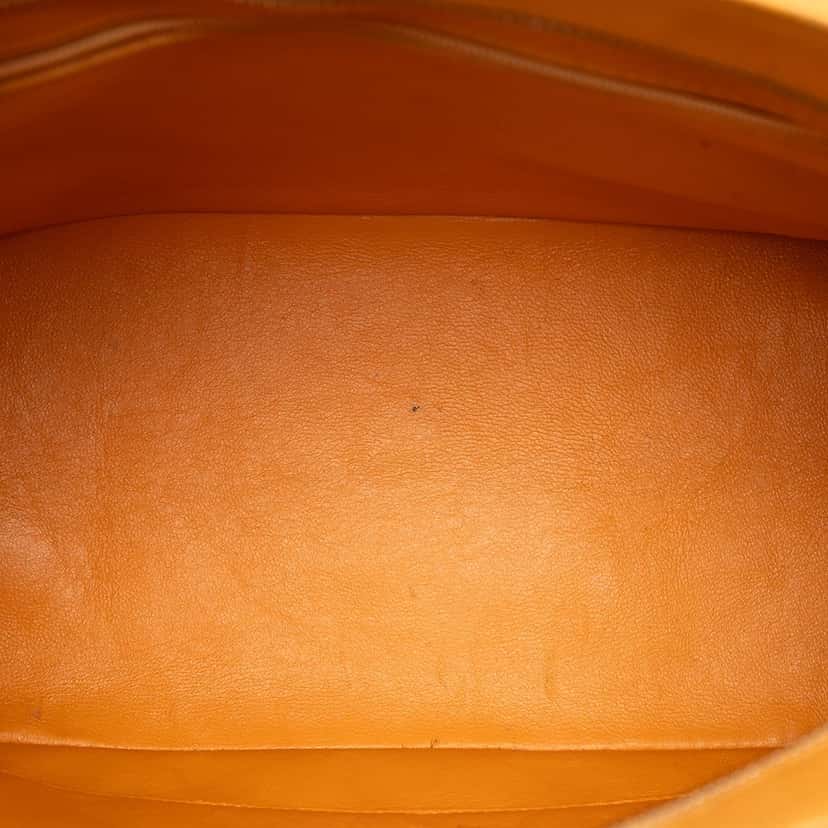 Chanel Caviar Medallion Tote Yellow Leather Very good condition - Model View