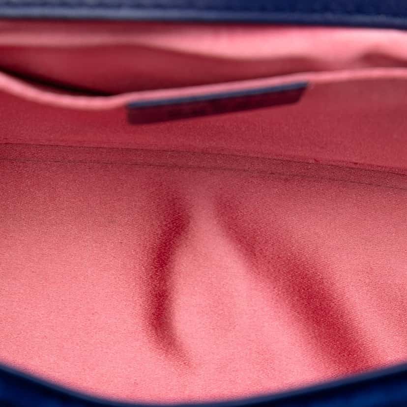 Gucci Small GG Marmont Matelasse Velvet Shoulder Bag Blue Very good condition - Model View