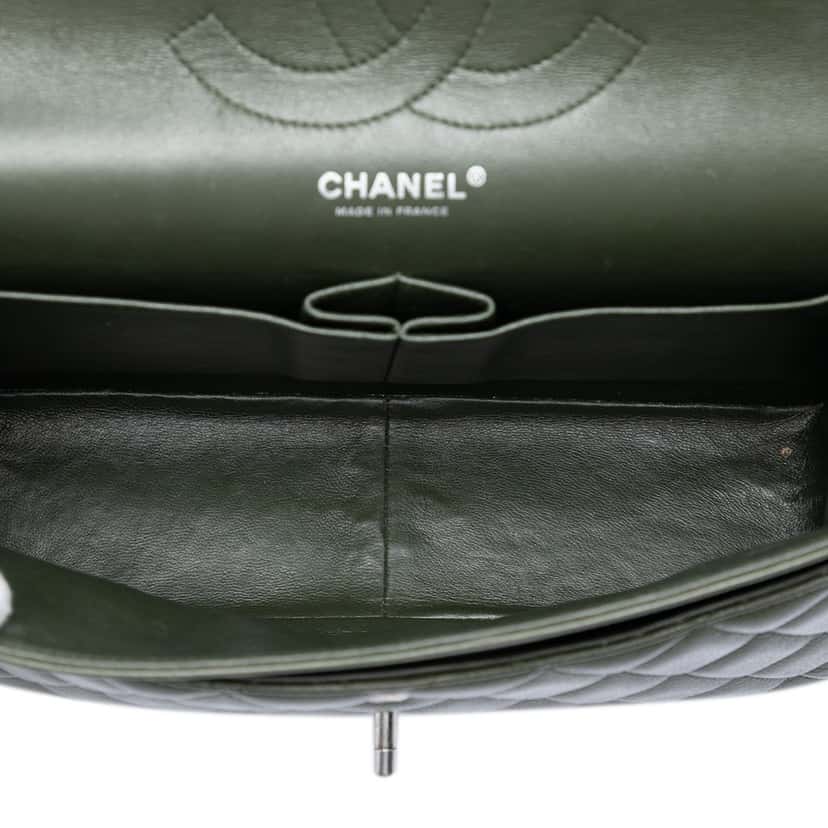 Chanel Jumbo Classic Caviar Double Flap Green Leather Very good condition - Model View