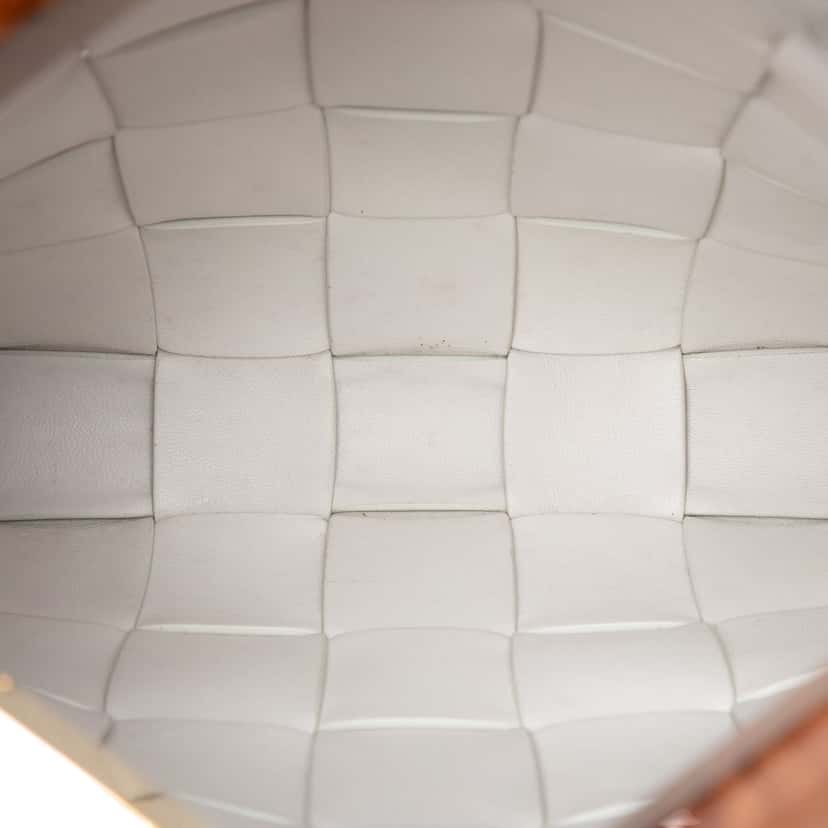 Bottega Veneta Lambskin Maxi Intrecciato The Snap Clutch White Leather Very good condition - Model View