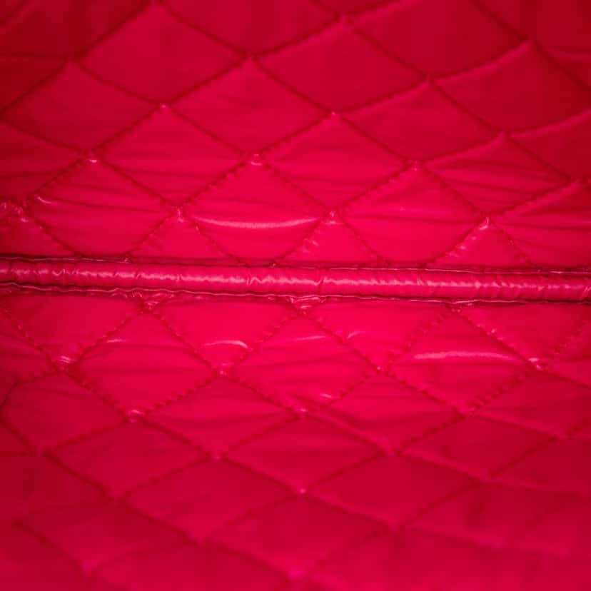 Chanel Small Quilted Lambskin O Case Clutch Pink Leather Very good condition - Model View