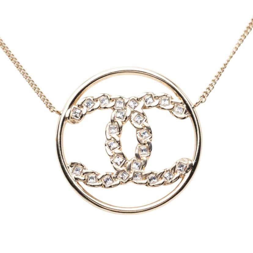 Chanel CC Gold Plated Strass Round Pendant Necklace Gold Metal Very good condition - Front View