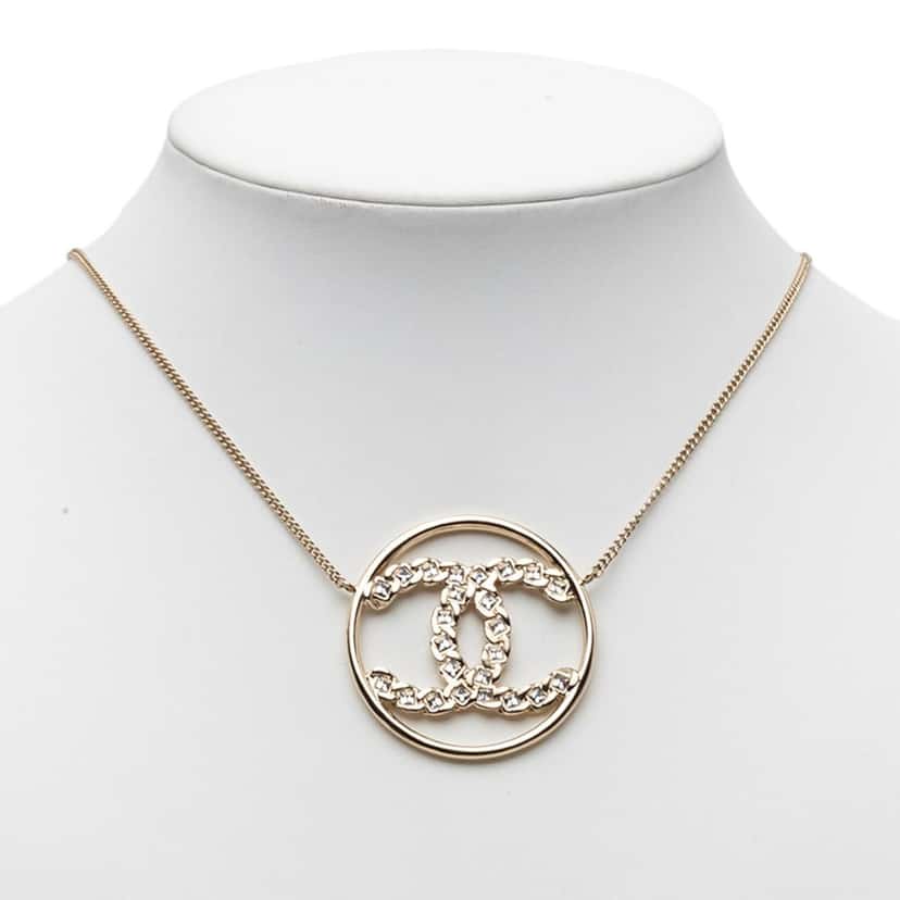 Chanel CC Gold Plated Strass Round Pendant Necklace Gold Metal Very good condition - Box View