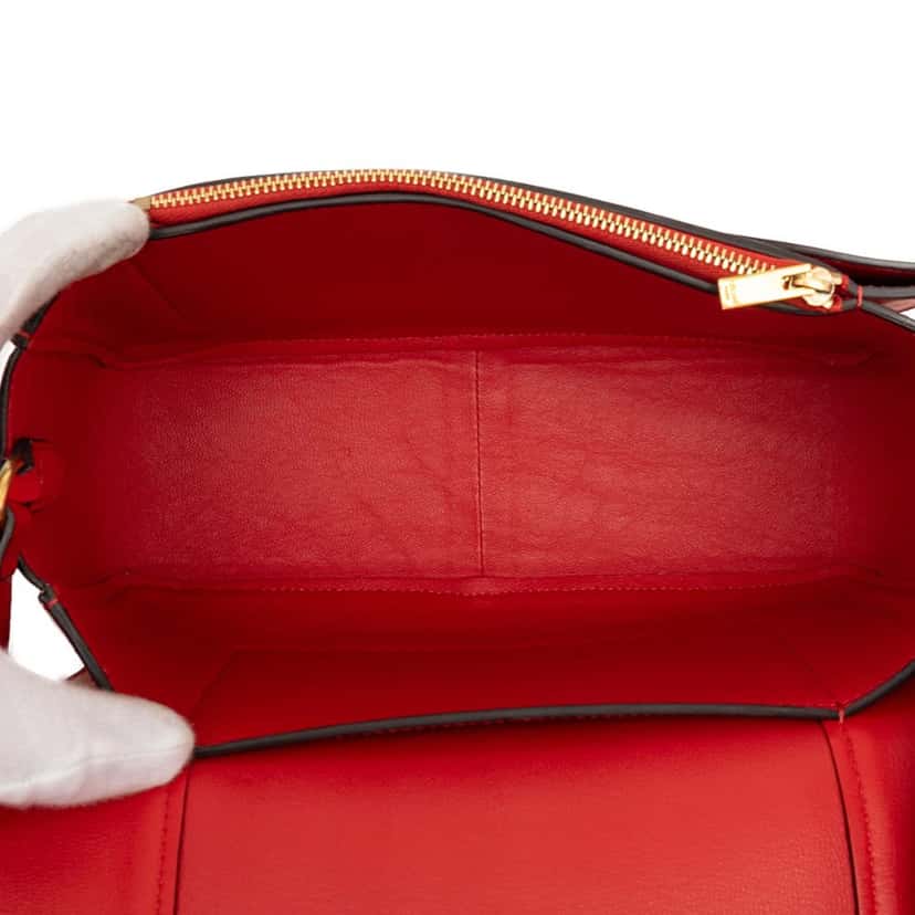 Celine Medium Shiny Smooth Calfskin Frame Shoulder Bag Beige Leather Very good condition - Model View