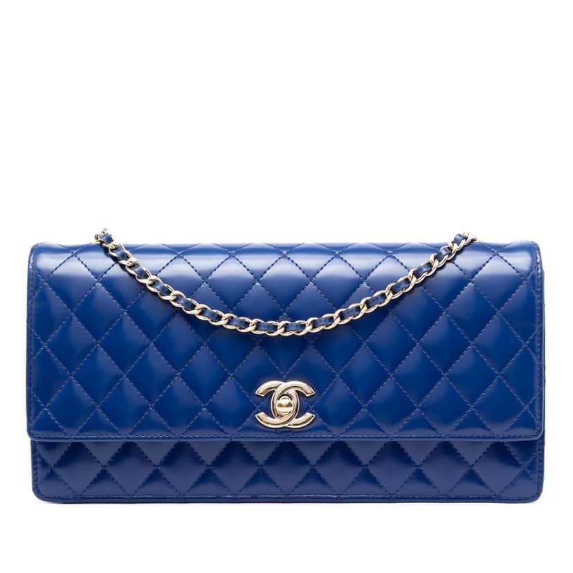 Chanel Quilted Lambskin East West Flap Clutch with Chain Blue Leather Very good condition - Front View