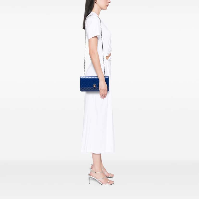Chanel Quilted Lambskin East West Flap Clutch with Chain Blue Leather Very good condition - Box View