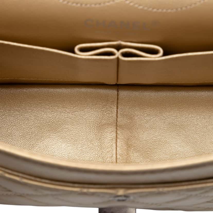 Chanel Quilted Metallic Aged Calfskin Reissue 2.55 Double Flap 226 Gold Leather Very good condition - Model View