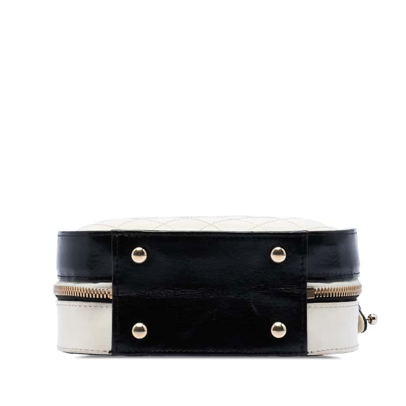 Chanel Small CC Crumpled Calfskin Vanity Case Beige Leather Very good condition - Inside View