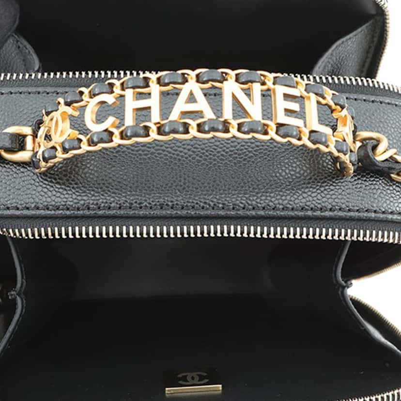 Chanel Mini Quilted Caviar Pick Me Up Vanity Case Black Leather Very good condition - Model View