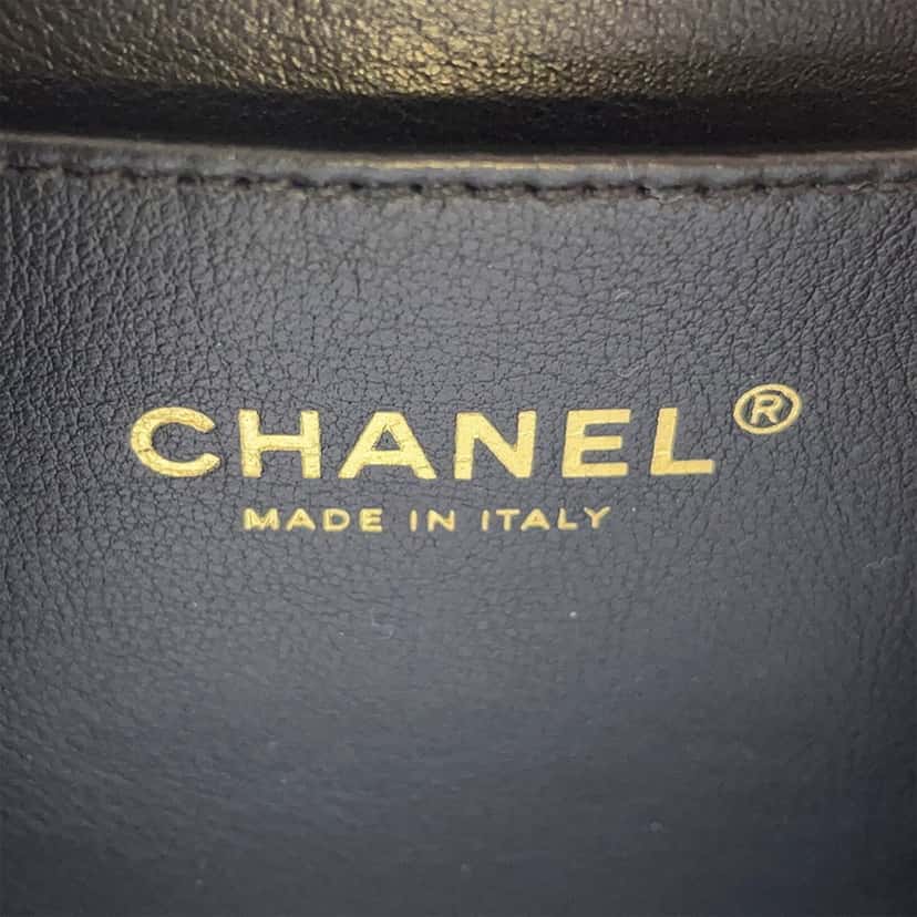 Chanel Mini Quilted Caviar Pick Me Up Vanity Case Black Leather Very good condition - Box View