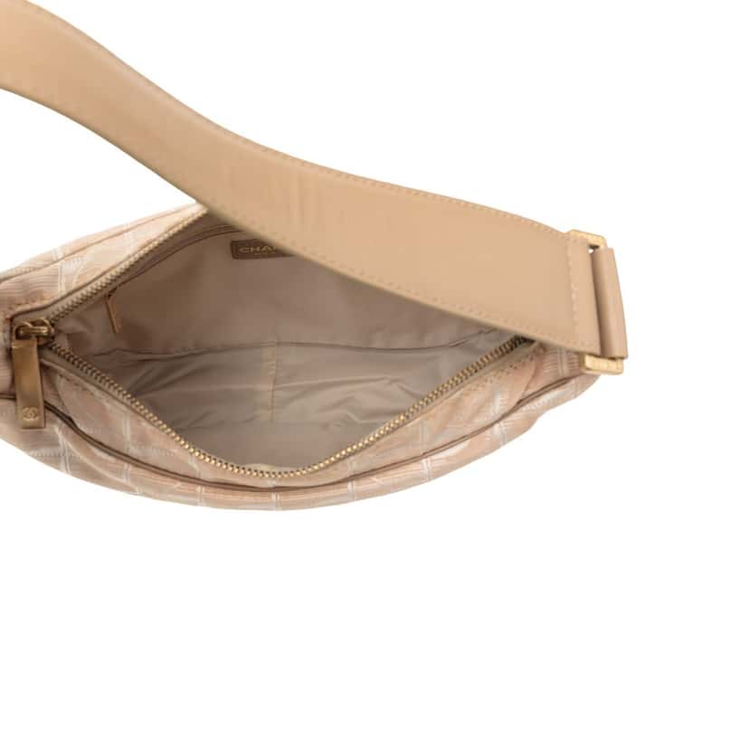 Chanel New Travel Line Nylon Handbag Beige Very good condition - Model View
