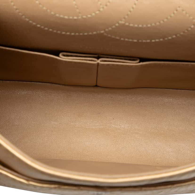 Chanel Quilted Aged Calfskin Reissue 2.55 Double Flap 225 Gold Leather Very good condition - Model View