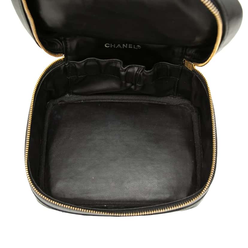 Chanel CC Quilted Lambskin Vanity Bag Black Leather Very good condition - Model View