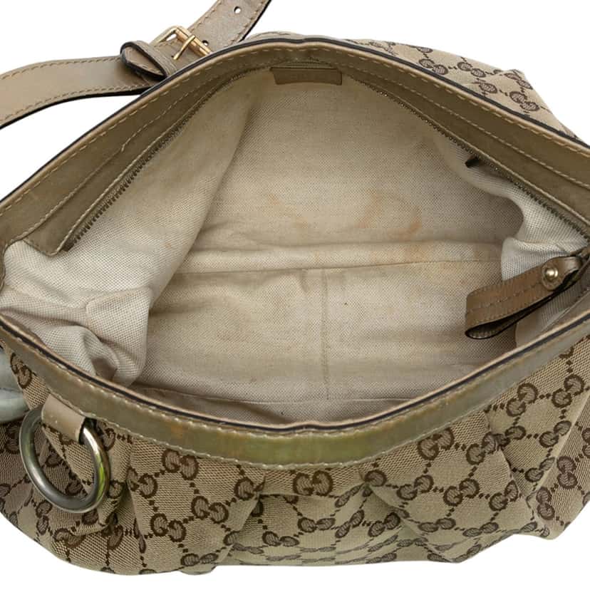 Gucci GG Canvas Sukey Crossbody Beige Good condition - Model View