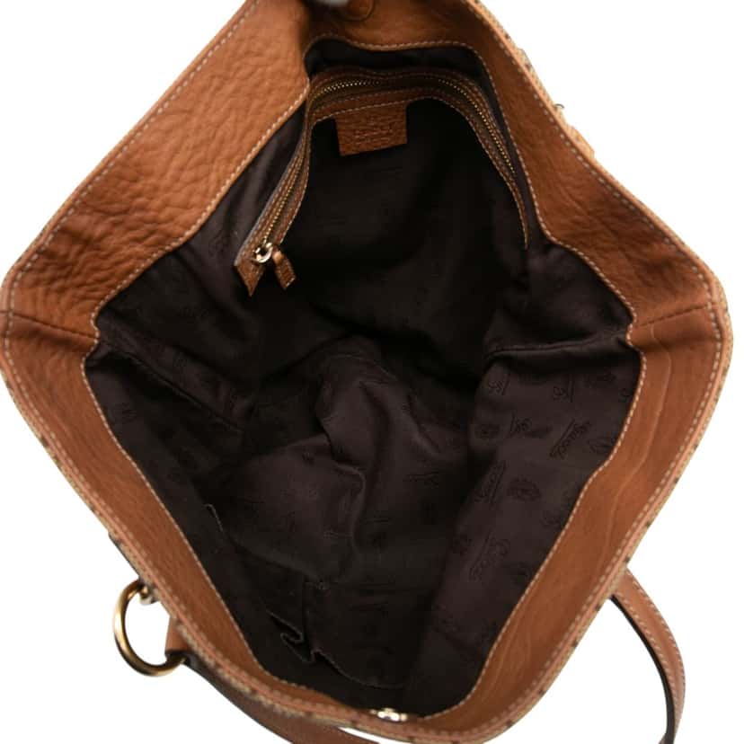 Gucci Medium GG Canvas GG Charm Tote Beige Very good condition - Model View