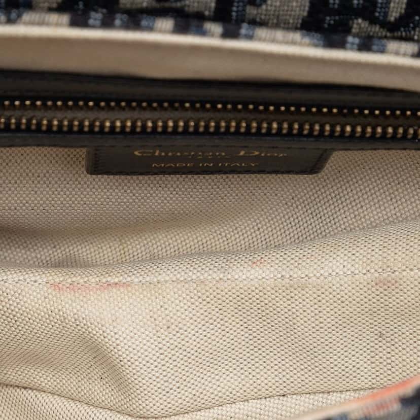 Dior Oblique Canvas Saddle Bag Blue Very good condition - Model View