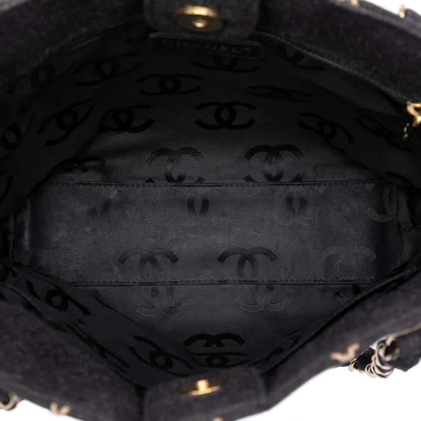 Chanel CC Wool Wild Stitch Tote Other Very good condition - Model View