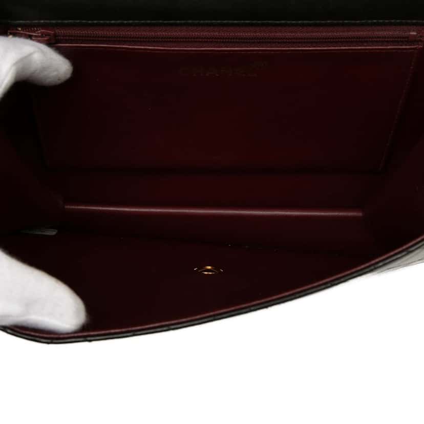Chanel Medium CC Quilted Lambskin Single Flap Black Leather Very good condition - Model View