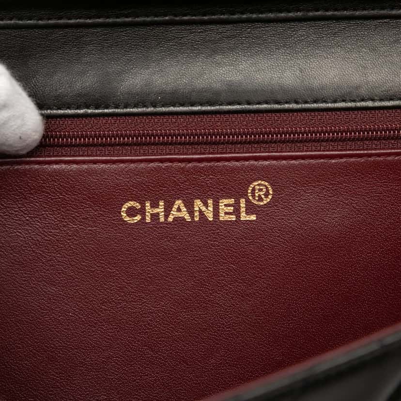 Chanel Medium CC Quilted Lambskin Single Flap Black Leather Very good condition - Box View