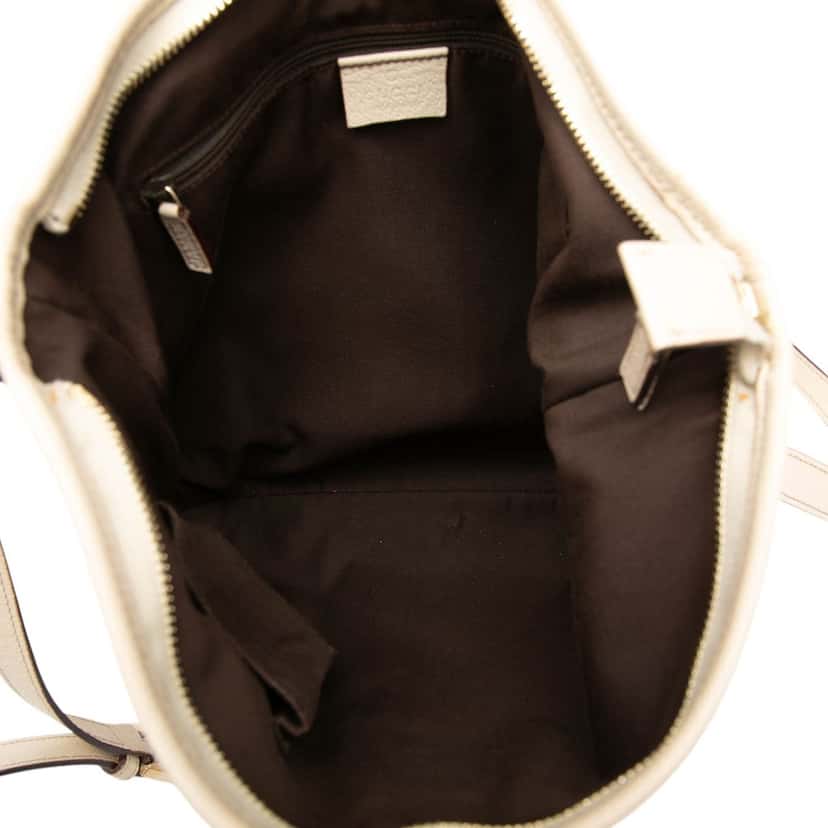 Gucci GG Canvas Abbey D Ring Crossbody Beige Very good condition - Model View