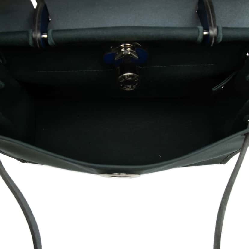 Hermès Toile Herbag Zip 31 Blue Very good condition - Model View