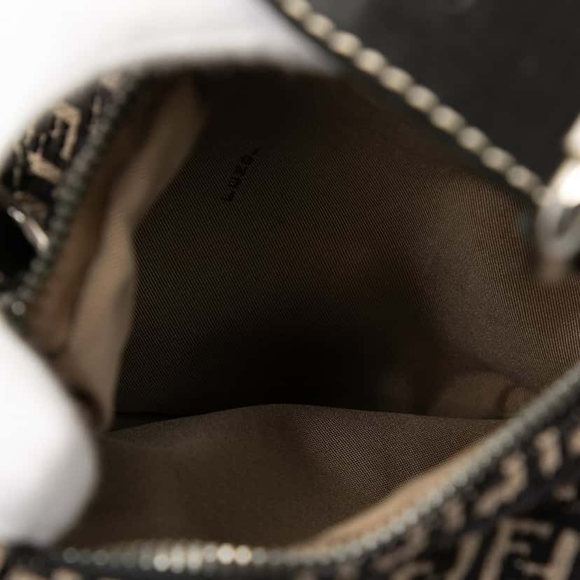Fendi Zucchino Canvas Oyster Shoulder Bag Black Very good condition - Model View