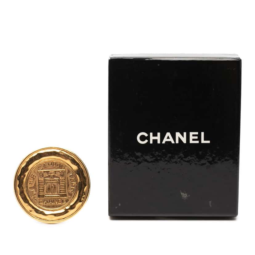 Chanel Gold Plated 31 Rue Cambon Brooch Gold Metal Very good condition - Model View