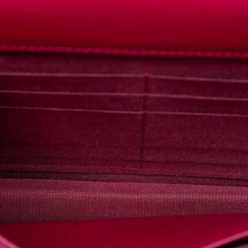 Chanel Stitched Goatskin Golden CC Wallet On Chain Red Leather Very good condition - Model View