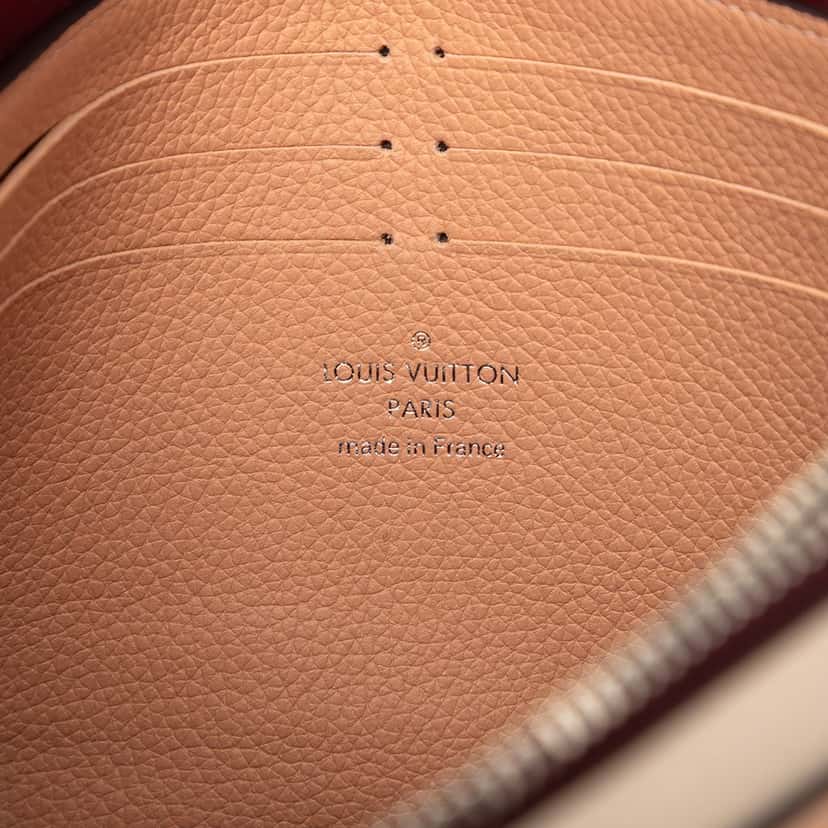 Louis Vuitton Bicolor Leather MyLockMe Chain Pochette Beige Leather Very good condition - Box View
