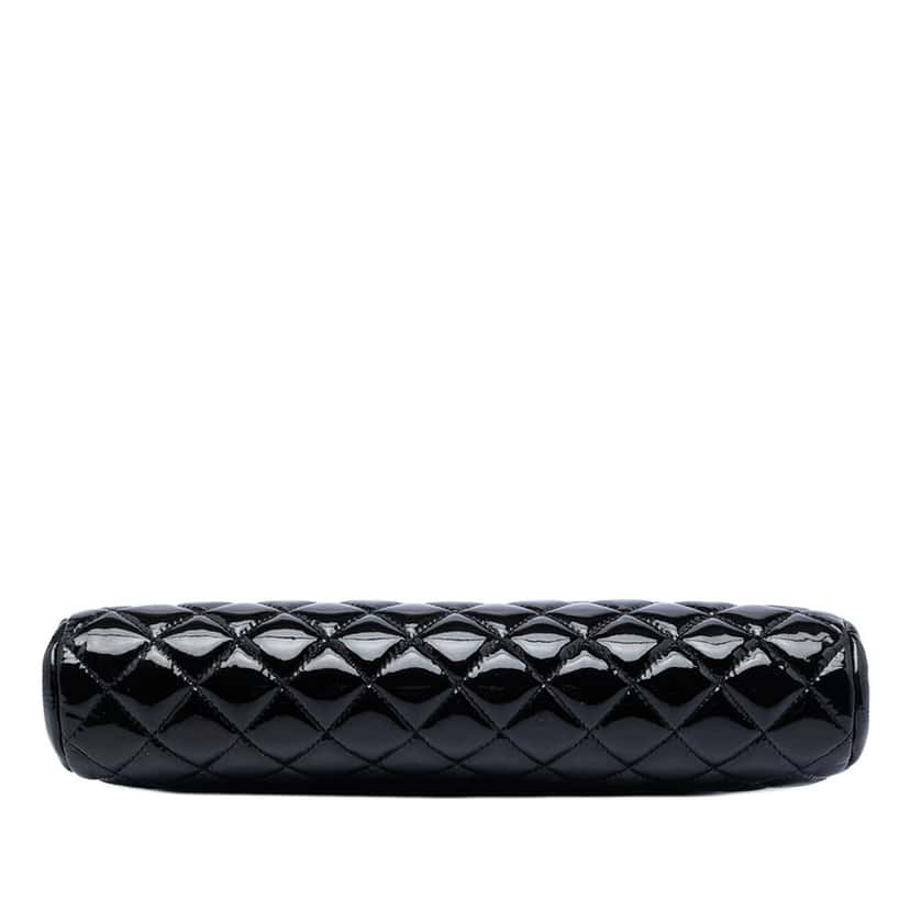 Chanel Quilted Patent Timeless Kiss Lock Clutch Black Leather Very good condition - Inside View