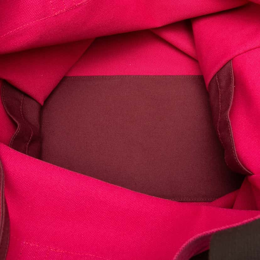 Hermès Toile Chevaux En Camouflage Beach Tote Pink Very good condition - Model View