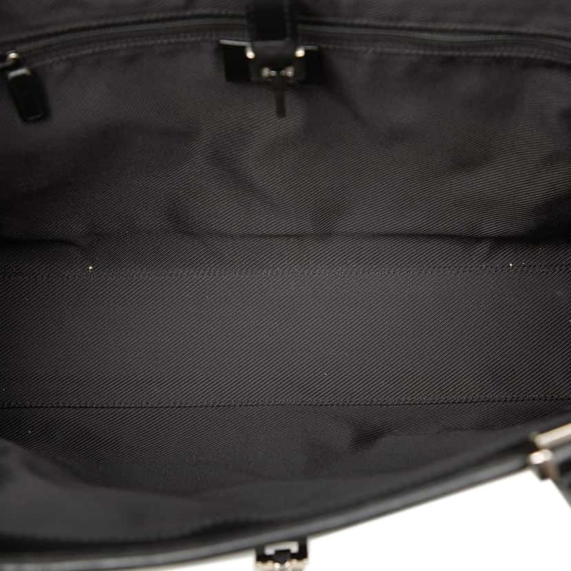 Gucci GG Canvas Jackie Tote Black Very good condition - Model View