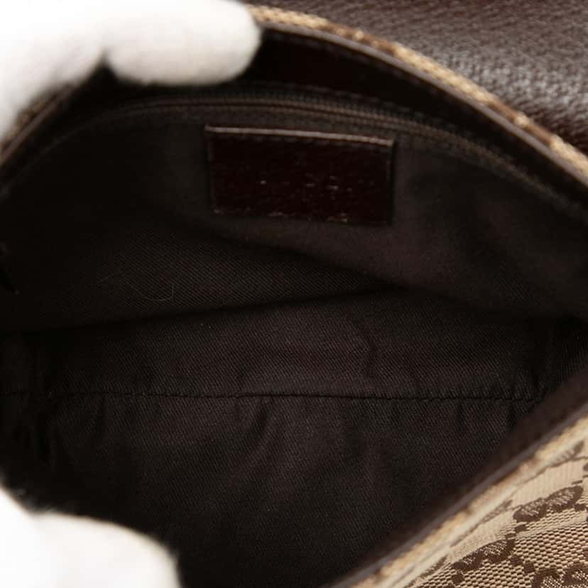Gucci GG Canvas Belt Bag Beige Very good condition - Model View