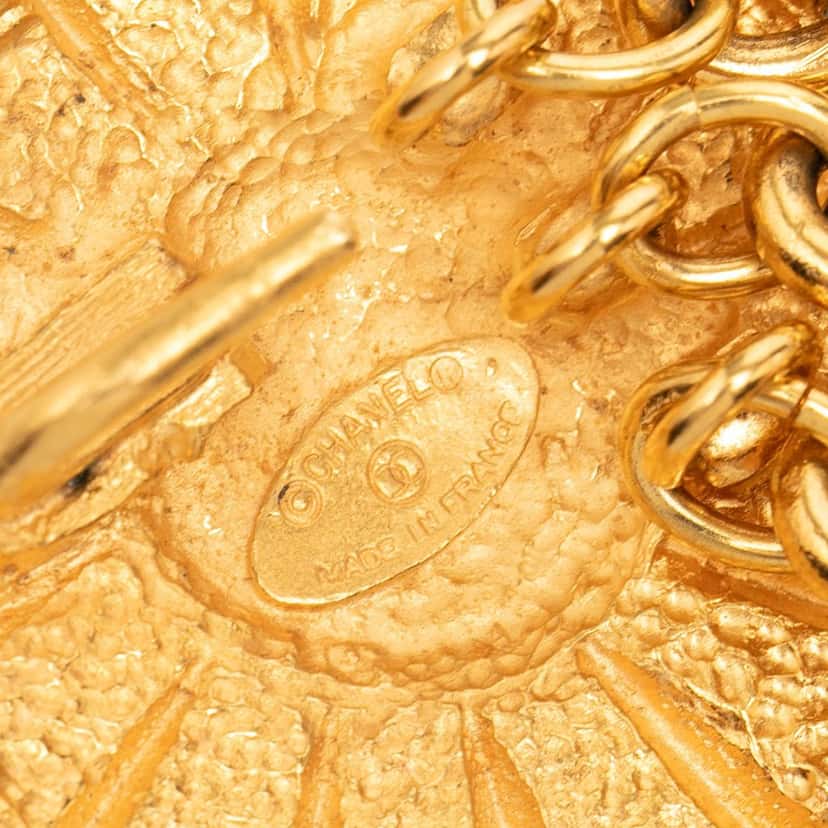Chanel CC Gold Plated Sun Medallion Triple Chain Belt Gold Metal Very good condition - Back View