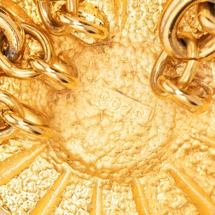 Chanel CC Gold Plated Sun Medallion Triple Chain Belt Gold Metal Very good condition - Inside View