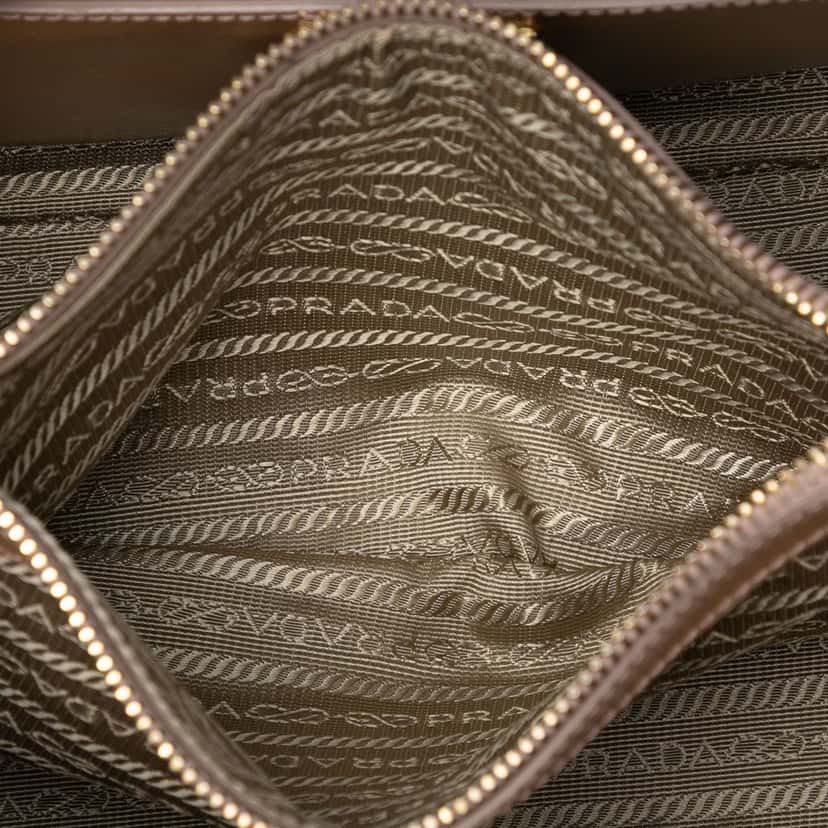 Prada Medium Saffiano Vernice Promenade Satchel Brown Leather Very good condition - Model View