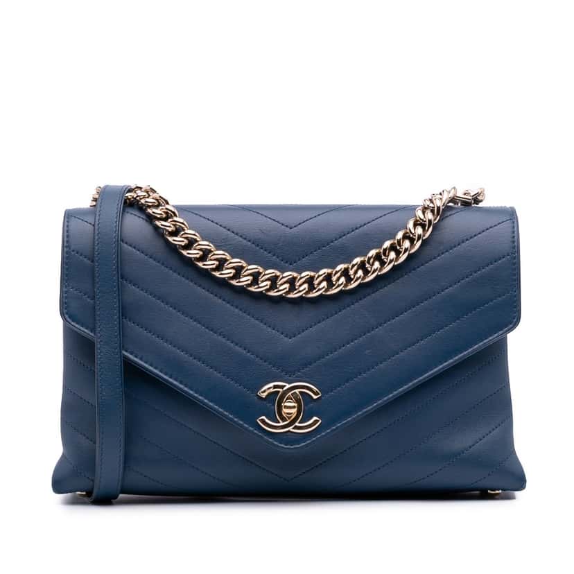 Chanel Medium Calfskin Coco Chevron Envelope Flap Blue Leather Very good condition - Front View