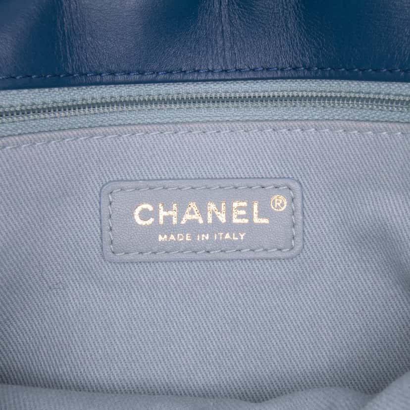Chanel Medium Calfskin Coco Chevron Envelope Flap Blue Leather Very good condition - Box View