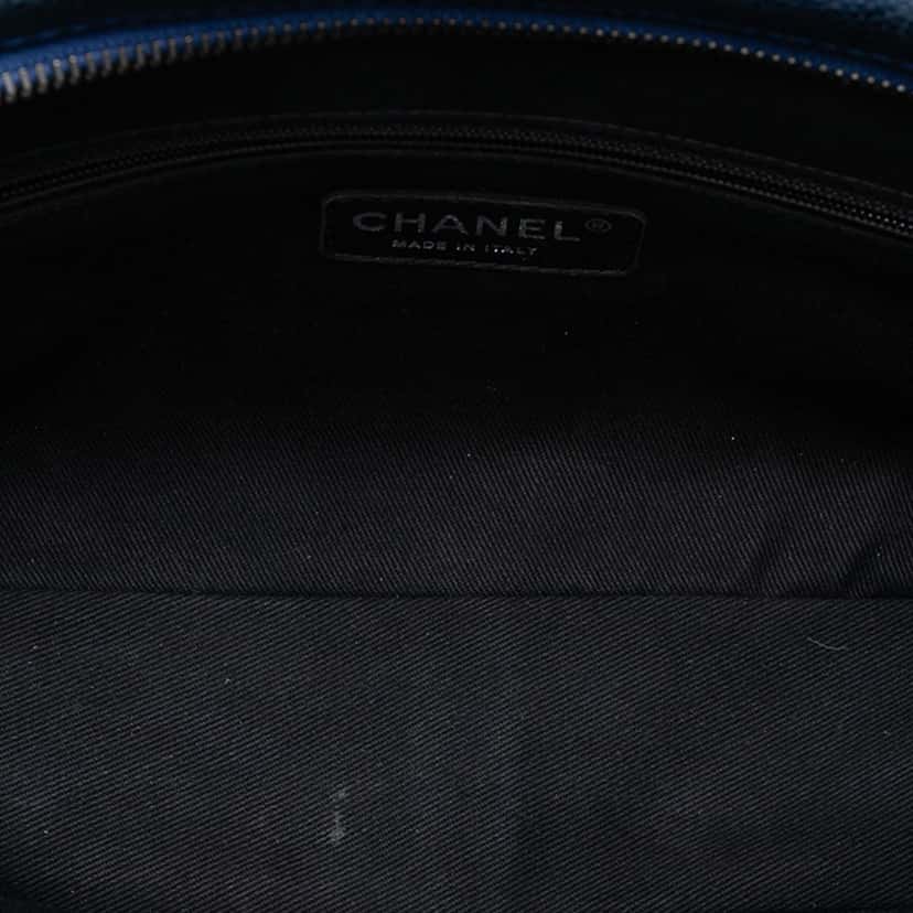 Chanel Jumbo Quilted Caviar Easy Flap Blue Leather Very good condition - Model View