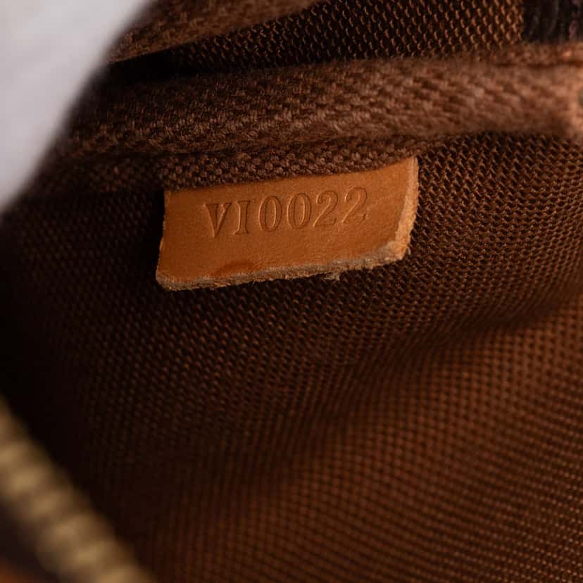 Louis Vuitton Monogram Pochette Accessoires Brown Very good condition - Model View