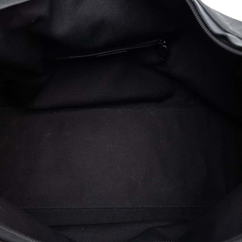 Gucci GG Canvas Shoulder Bag Black Very good condition - Model View