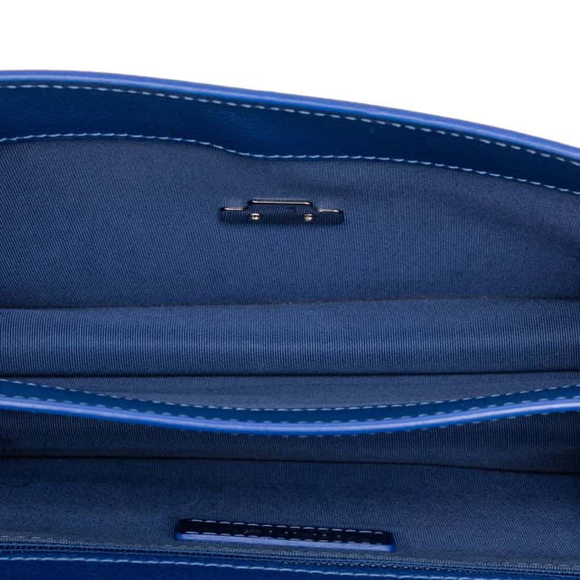 Chanel Small CC Caviar Box Urban Companion Flap Blue Leather Very good condition - Model View