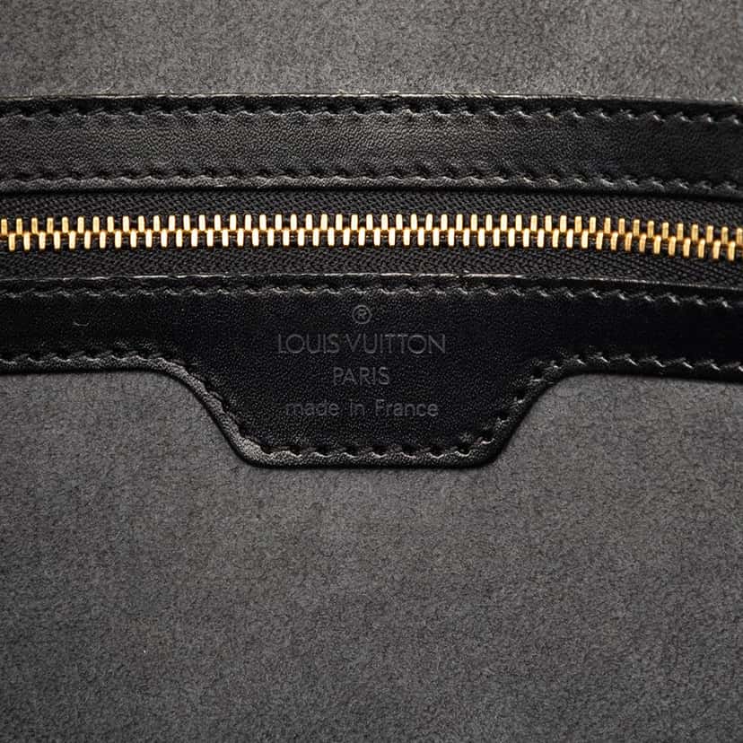 Louis Vuitton Epi Lussac Black Leather Very good condition - Box View