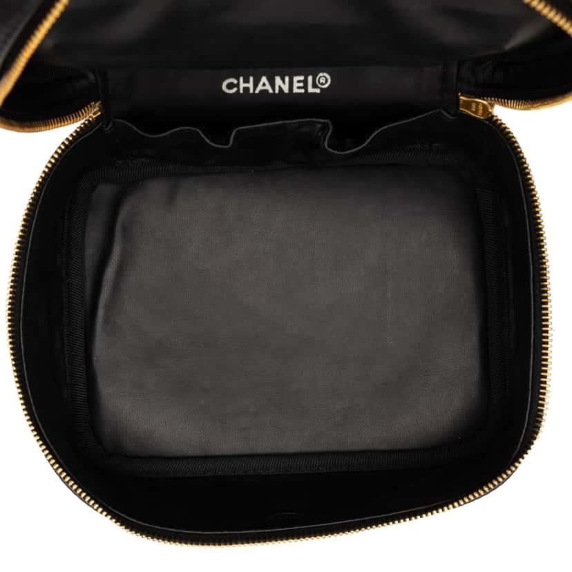 Chanel CC Quilted Lambskin Vanity Bag Black Leather Very good condition - Model View